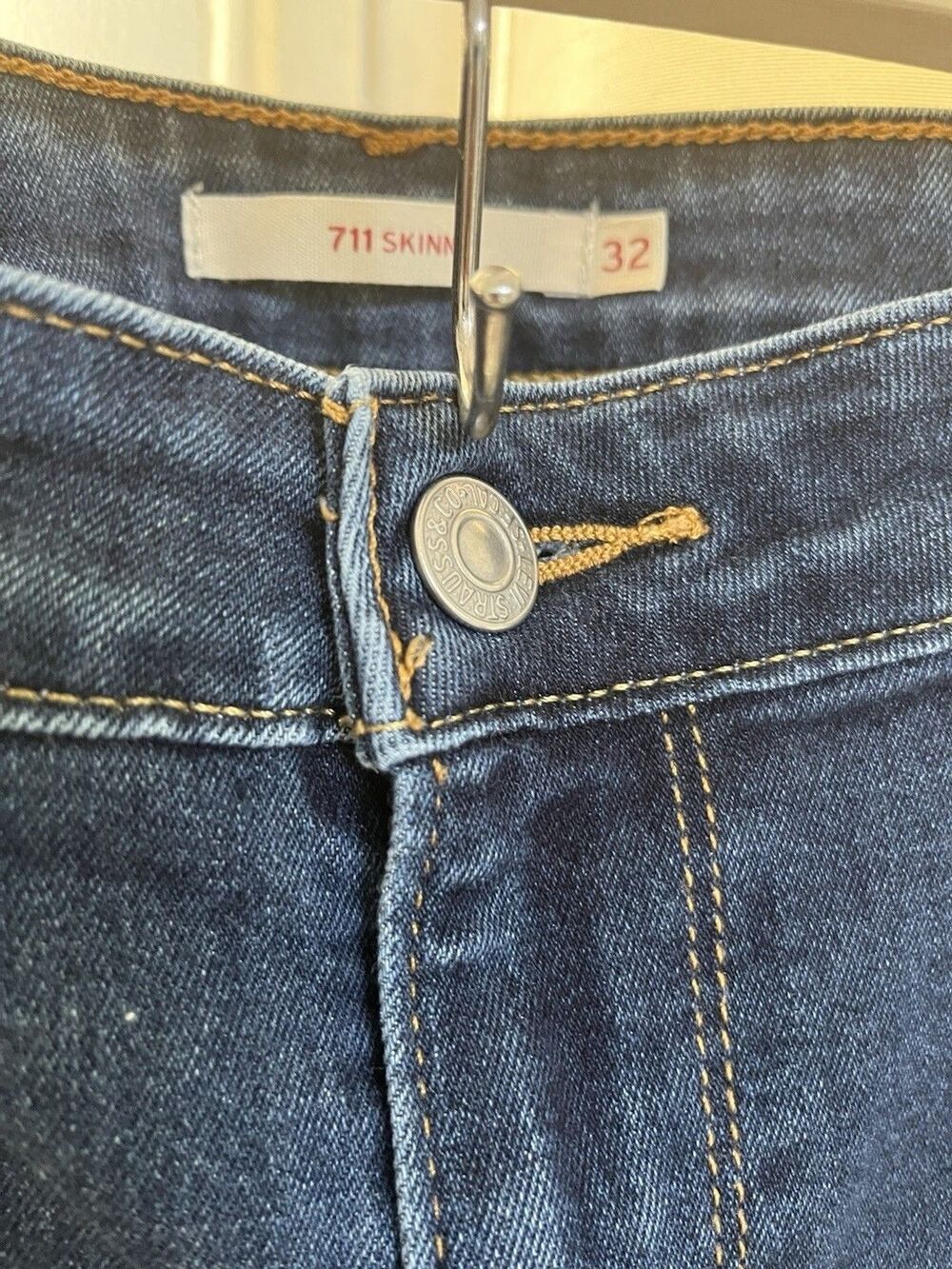 Levi's Women's 711 Skinny Jeans Size 32 Dark Wash Stretch Mid-Rise Casual